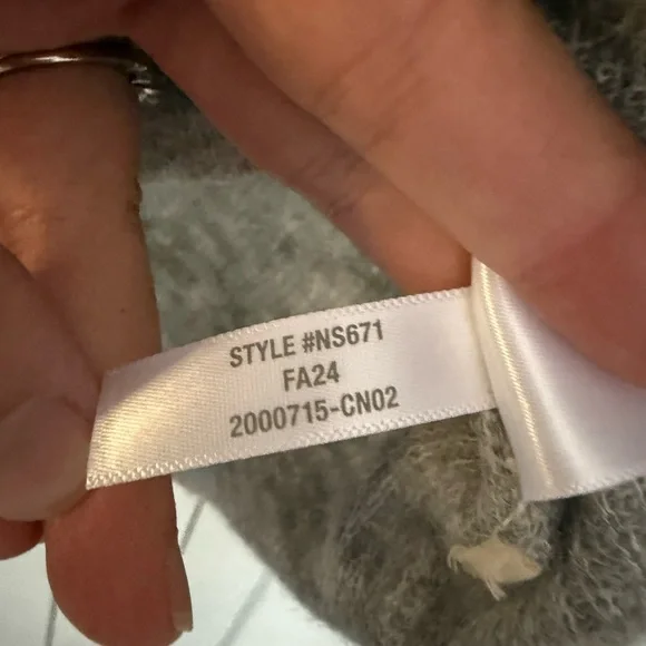 Madewell Alpaca Blend Deep V-Neck Gray Sweater sz medium - Picture 8 of 9